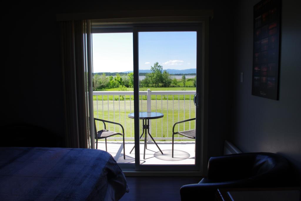 Motel Des Mariniers Kamouraska Exterior photo