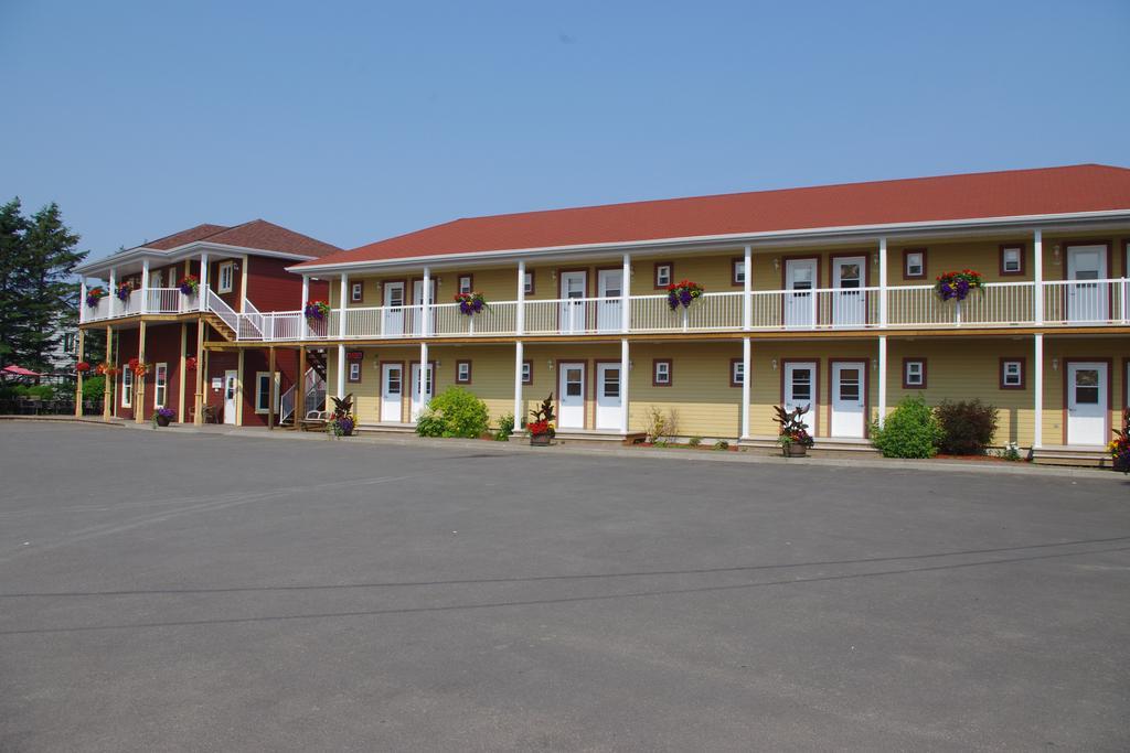 Motel Des Mariniers Kamouraska Exterior photo