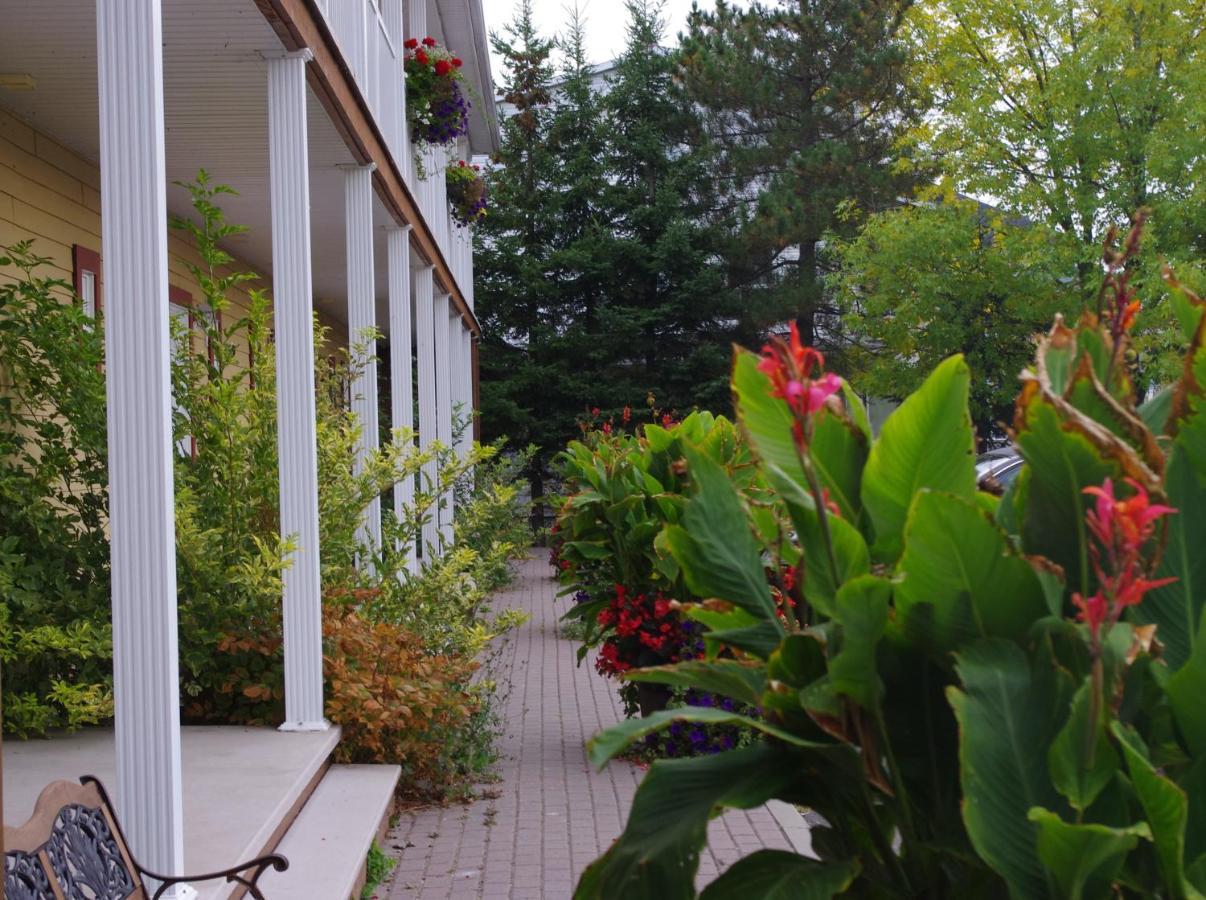 Motel Des Mariniers Kamouraska Exterior photo