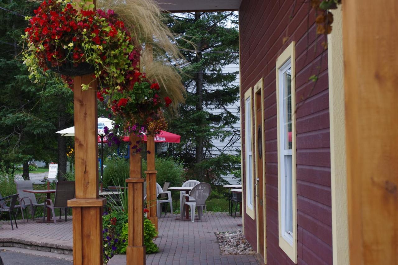 Motel Des Mariniers Kamouraska Exterior photo