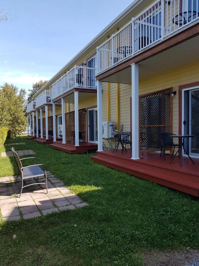 Motel Des Mariniers Kamouraska Exterior photo